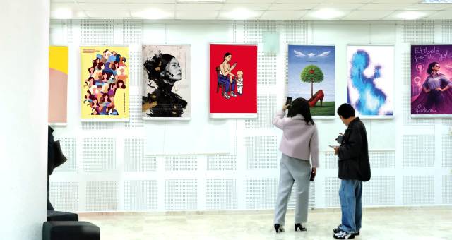 トルコで行われているの「国際女性デー」の記念イベントにAIを利用した作品が展示された。